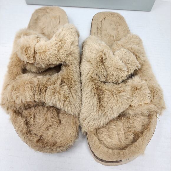 Fluffy Cozy Faux Fur Camel Slippers Gold Buckle Women's Size 9-10 New in Box - Picture 4 of 16